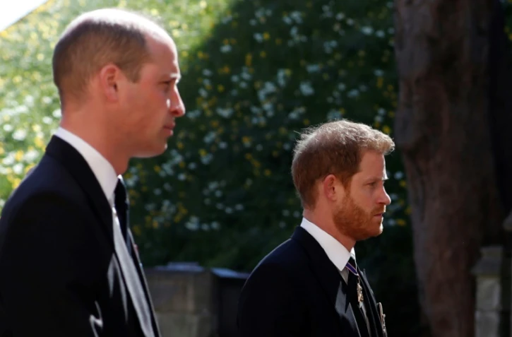 Les princes William (g) et Harry, lors des obsèques du prince Philip, à Windsor, près de Londres, le 17 avril 2021