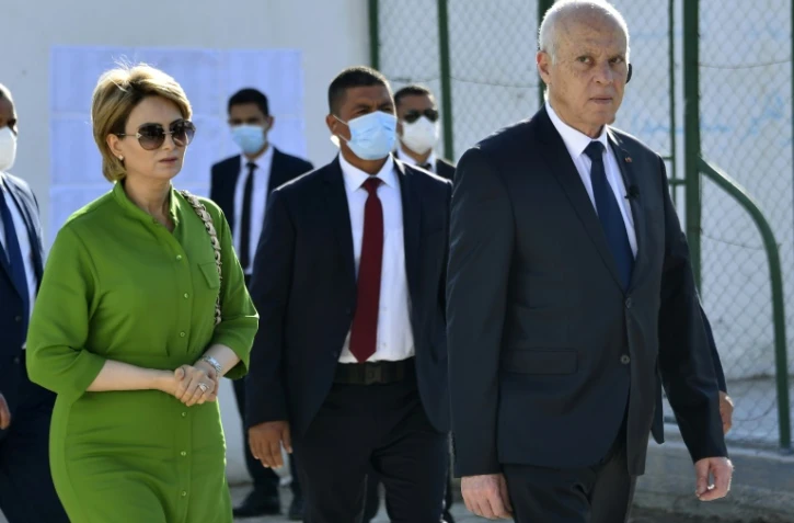 Le président Kais Saied et sa femme Ichraf se rendent au bureau de vote pour se prononcer sur le référendum lundi 25 juillet 2022  