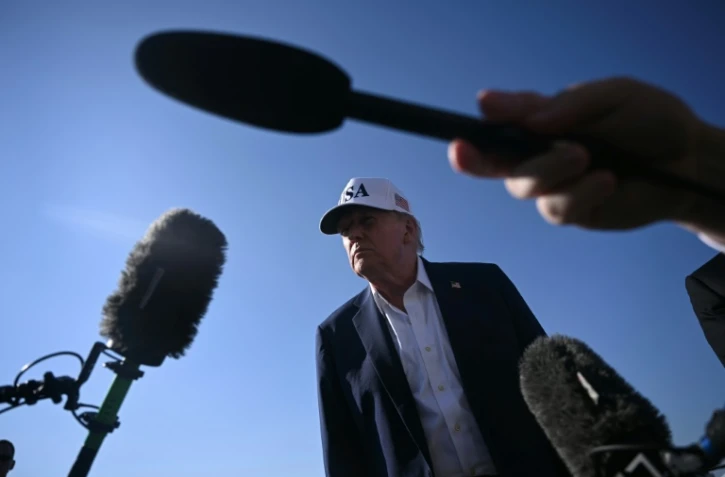 Le président Donald Trump répond à des journalistes, à Morristown (New Jersey) le 6 juillet 2025