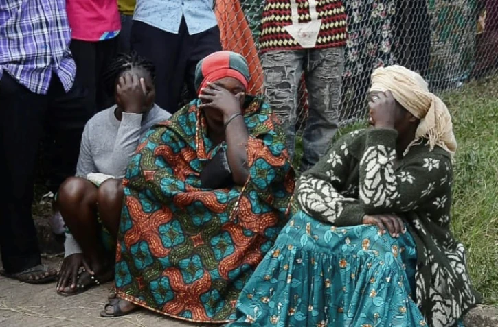 Des résidentes de Mpondwe, dont le lycée a subi une attaque meurtrière de la part d'une milice jihadiste, à Mpondwe, en Ouganda, le 17 juin 2023