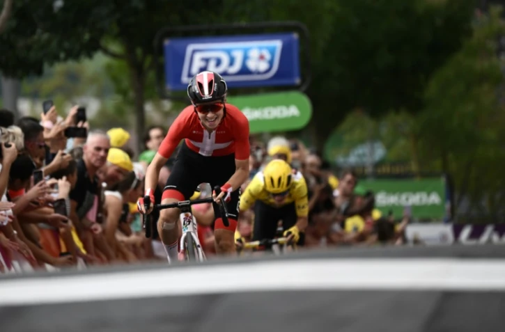La Danoise Cecilie Uttrup Ludwig s'impose devant la maillot jaune, la Néerlandaise Marianne Vos, lors de la 3e étape du Tour de France Femmes, disputée entre Reims et Epernay, le 26 juillet 2022