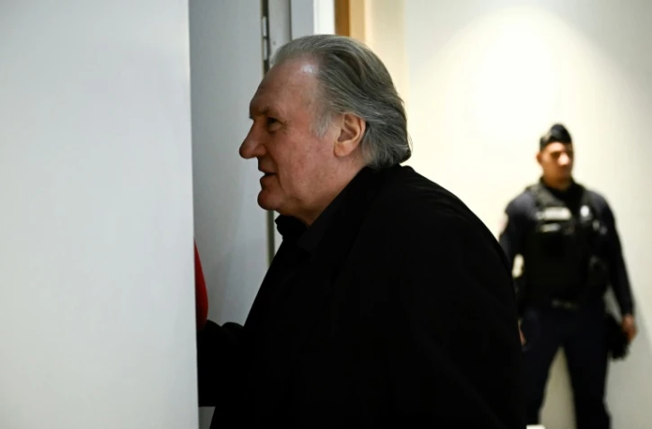 Gérard Depardieu au tribunal de Paris, où il est jugé pour agression sexuelle, le 27 mars 2025