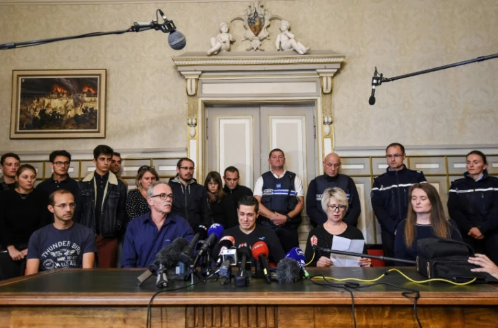 Les proches d'Alexia Daval à leur arrivée pour une conférence de presse à l'hôtel de ville de Gray, le 2 novembre 2017