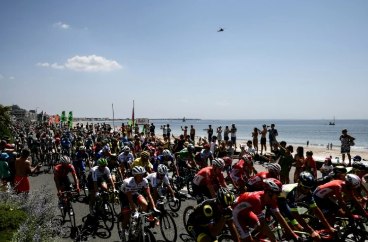 Le péloton du Tour de France, au départ de La Baule, va rallier Sarzeau, terme de la 4e étape, le 10 juillet 2018