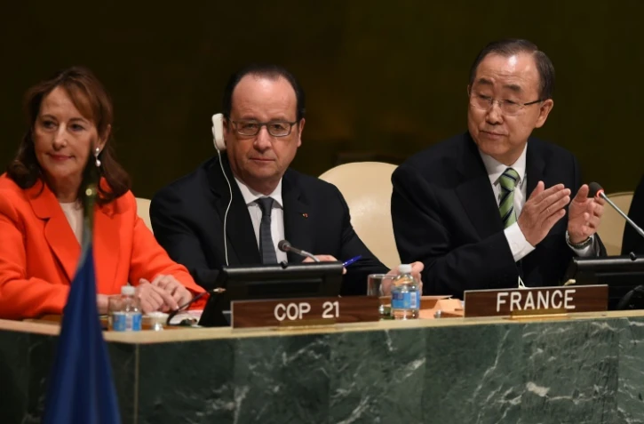 Ségolène Royal (g), François Hollande (c) et Ban Ki-moon, lors de la cérémonie de signature de l'accord de Paris, à New York le 22 avril 2016
