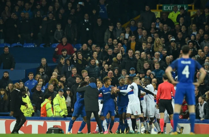 Echauffourées lors du match entre Everton et Lyon, le 19 octobre 2017 à Liverpool