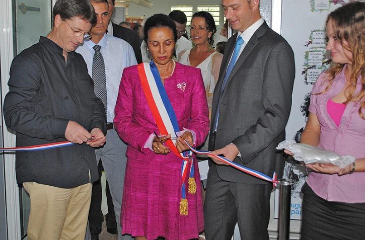Vendredi 25 juin 2010

Inauguration d'une nouvelle plate-forme de distribution du courrier à La Saline (Photo DR)