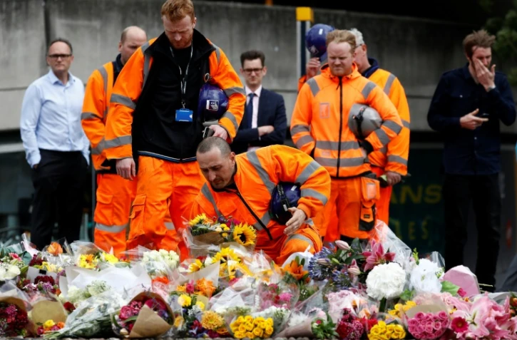 Des fleurs déposées en hommage aux victimes de l'attentat de Londres, le 5 juin 2017 dans la capitale britannique