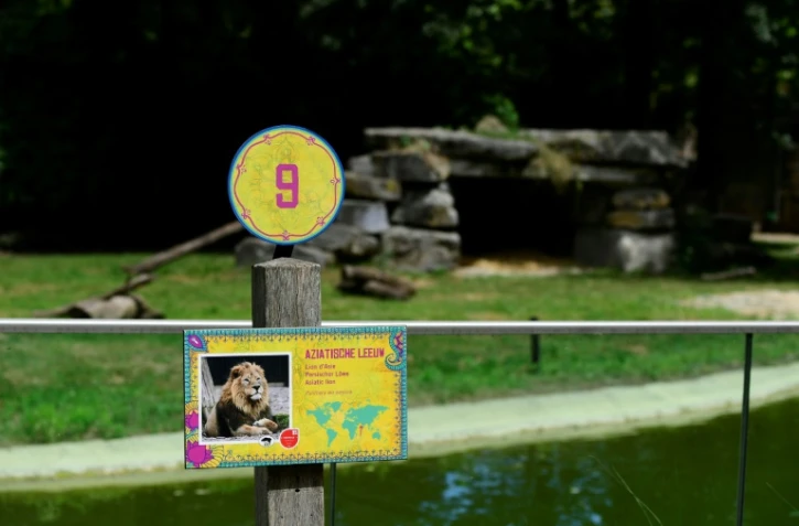 Une affiche au zoo de Planckendael dans la commune flamande de Malines, en Belgique, le 21 juin 2018