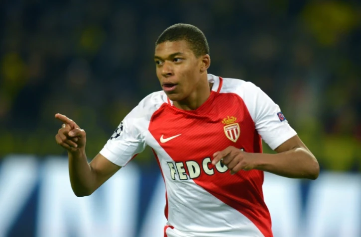 L'attaquant de Monaco Kylian Mbappé fête un but contre le Borussia, le 12 avril 2017 à Dortmund