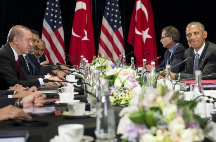 Le président américain Barack Obama (d) et son homologue turc Recep Tayyip Erdogan en marge du sommet du G20 à Hangzhou, en Turquie, le 4 septembre 2016 