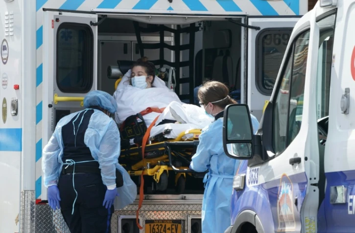 Une patiente arrive à l'hôpital de Wyckoff à New York le 5 avril 2020