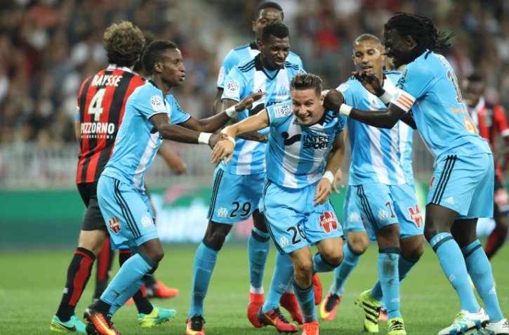 Les joueurs de l'OM regroupés autour de Florian Thauvin, buteur contre l'OGC Nice à l'Allianz Riviera, le 11 septembre 2016