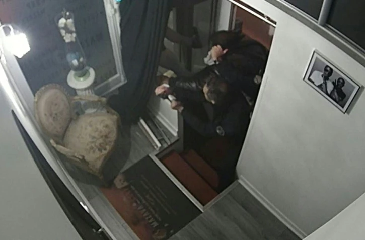 Capture d'écran de la vidéosurveillance de l'interpellation de Michel Zecler par des policiers à Paris le 27 novembre 2020