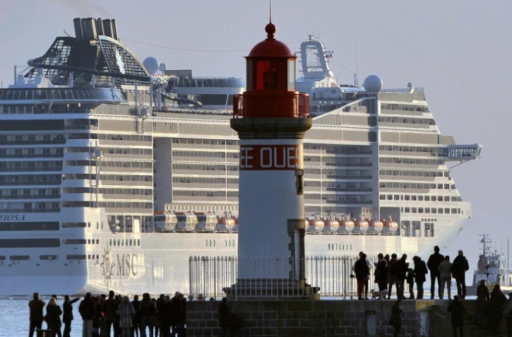 Le paquebot MSC Preziosa quitte le chantier naval STX de Saint-Nazaire le 14 mars 2013