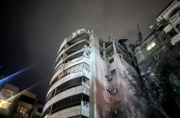 Un bâtiment endommagé après une frappe israélienne au sud de Beyrouth, le 1er avril 2025