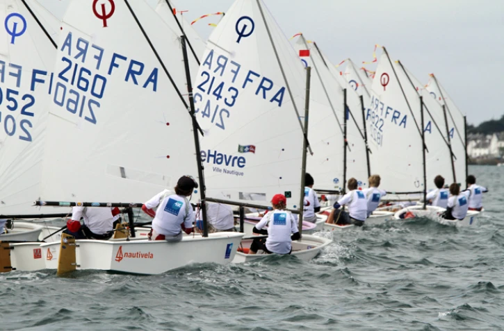 Voile - championnat de France Minimes Optimist à Quiberon (Photo Franck Gicquiaud/Littoral-ouest-photos.com)