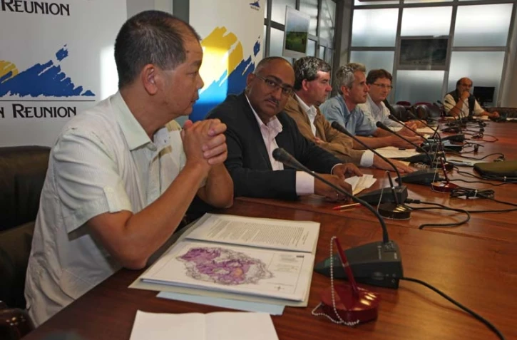 Mercredi 7 juillet 2010

Point presse à la Région sur la candidature de La Réunion au patrimoine mondial de l'Unesco (Photo Marie Trouvé)