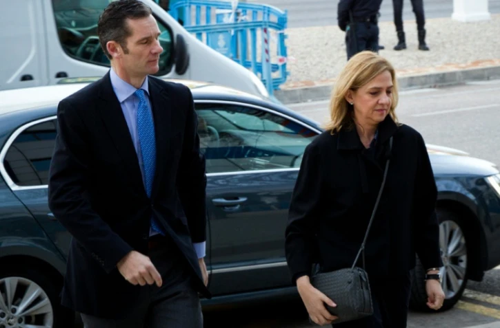 L'infante d'Espagne, Cristina de Bourbon, et son mari, l'ancien champion olympique de handball, Iñaki Urdangarin, arrivent le 9 février 2016 au tribunal de Palma de Majorque