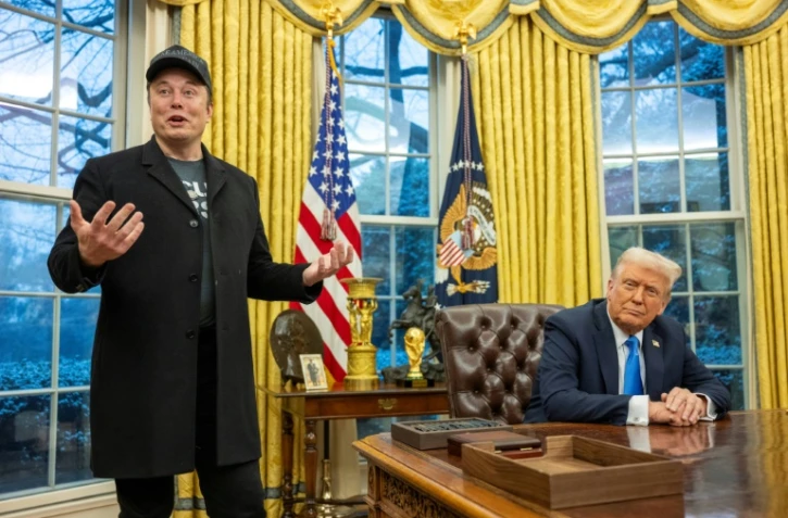 Le présisent américain Donald Trump (à droite) et l'homme d'affaires Elon Musk (à gauche) à la Maison Blanche le 11 février 2025