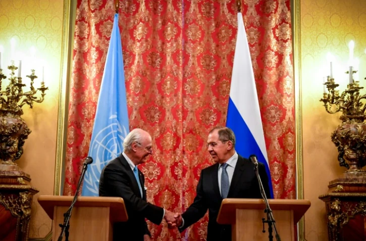 Le ministre russe des Affaires étrangères Sergueï Lavrov lors d'une rencontre avec l'envoyé spécial de l'ONU pour la Syrie, Staffan de Mistura, le 20 avril 2018 à Moscou