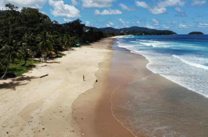 La plage de Karon à Phuket, le 30 juin 2021