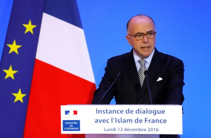 Le Premier ministre Bernard Cazeneuve fait un discours la troisième réunion de "l'instance de dialogue avec l'islam de France" à Paris le 12 décembre 2016