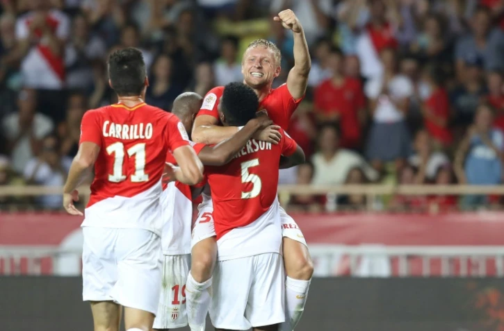 Le défenseur de Monaco Kamil Glik félicité par ses coéquipiers après un but contree Toulouse, le 4 août 2017 à Louis-II