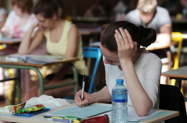 Des lycéens planchent sur l'épreuve de philosophie du baccalauréat, le 17 juin 2013, au lycée Pasteur de Strasbourg