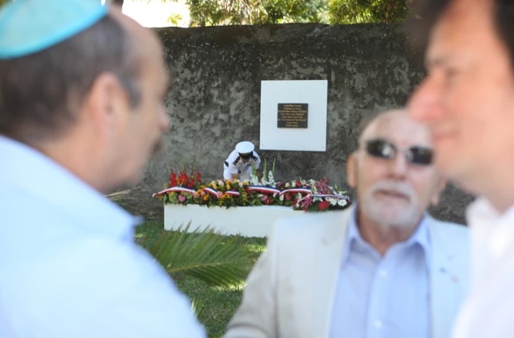 Vendredi 16 juillet 2010

Commémoration aux victimes des persécutions racistes et antisémites (Photo Marie Trouvé)