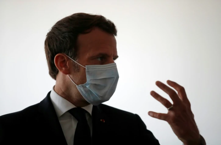 Le président Emmanuel Macron visite un centre de soins à Pantin, en banlieue parisienne, le 7 avril 2020