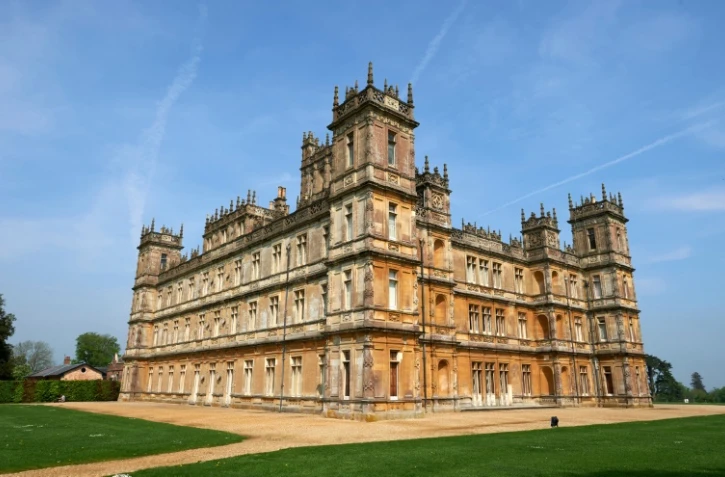 Lieu de tournage de la série Downton Abbey, Highclere Castle, dont les jardins ont été dessinés par Capability Brown, le 12 mai 2016