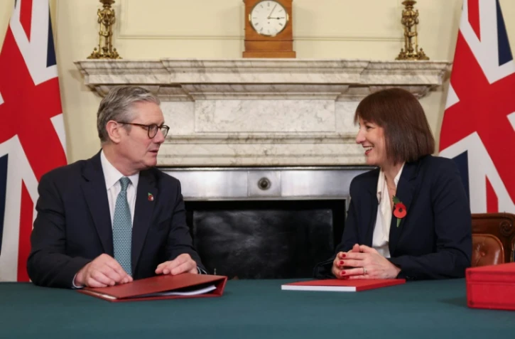 Le Premier ministre britannique Keir Starmer rencontre la chancelière de l'Echiquier Rachel Reeves, deux jours avant l'annonce du premier budget du nouveau gouvernement travailliste, à Downing Street, à Londres, le 28 octobre 2024
