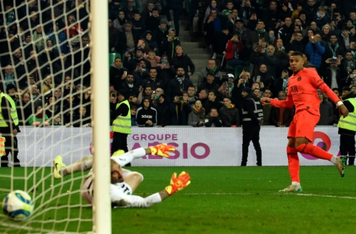 Kylian Mbappé inscrit son 2e but personnel dans la large victoire du PSG à Saint-Etienne, le 15 décembre 2019