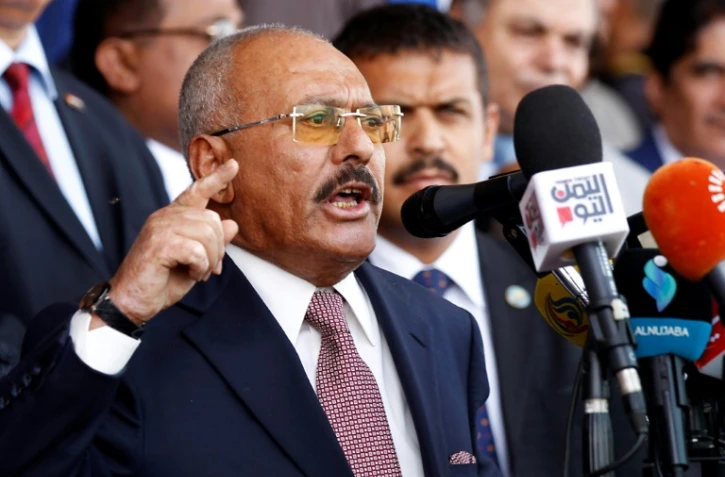 L'ancien président yéménite Ali Abdallah Saleh prononce un discours pour le 35e anniversaire de son parti politique, le 24 août 2017 à Sanaa