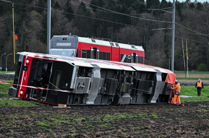 Déraillement d'un train régional à Lüscherz, au nord-ouest de Berne, le 31 mars 2023 en Suisse