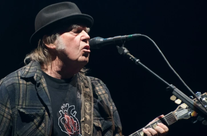 Le musicien américano-canadien Neil Young sur scène au Festival d'été de Québec, le 7 juillet 2018