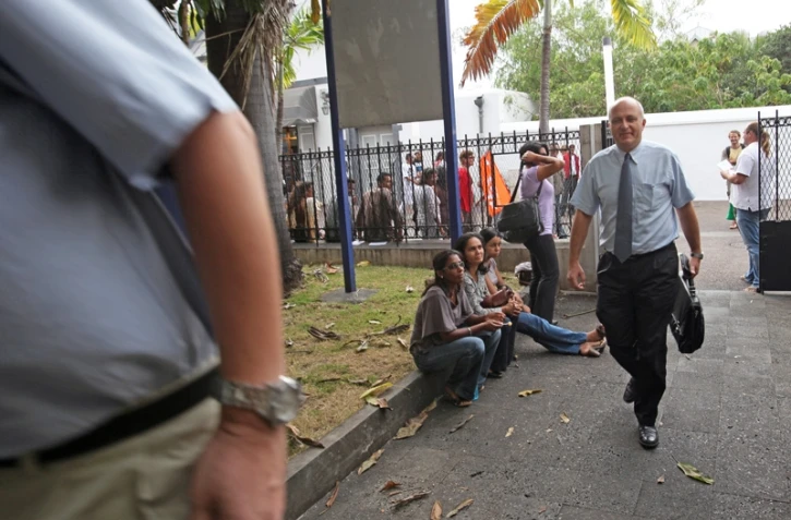 Mercredi 21 juillet 2010

Réunion à la direction du travail entre la direction du Quotidien et les syndicats (Photo Marie Trouvé)