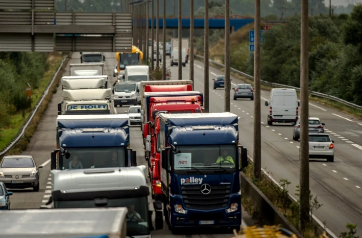 Lancement lundi d'un mouvement reconductible de grève des routiers CGT et FO contre la réforme du code du travail