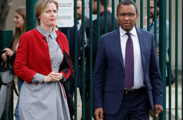 L'ancienne rectrice de l'académie de Versailles Charline Avenel (à gauche) à coté du ministre de l'Éducation de l'époque, Pap Ndiaye, à Conflans Sainte Honorine, dans les Yvelines, le 23 mai 2022