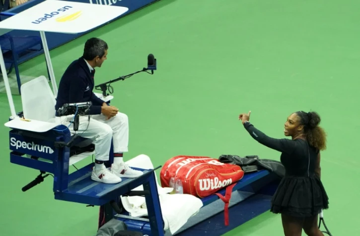 L'Américaine Serena Williams s'en prend à l'arbitre Carlos Ramos lors de la finale de l'US Open, le 8 septembre 2018 à New York