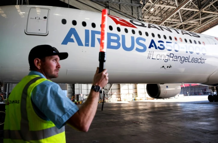 Un Airbus A350-1000 opéré par la compagnie Qantas dans un hangar à l'aéroport international de Sydney, le 2 mai 2022