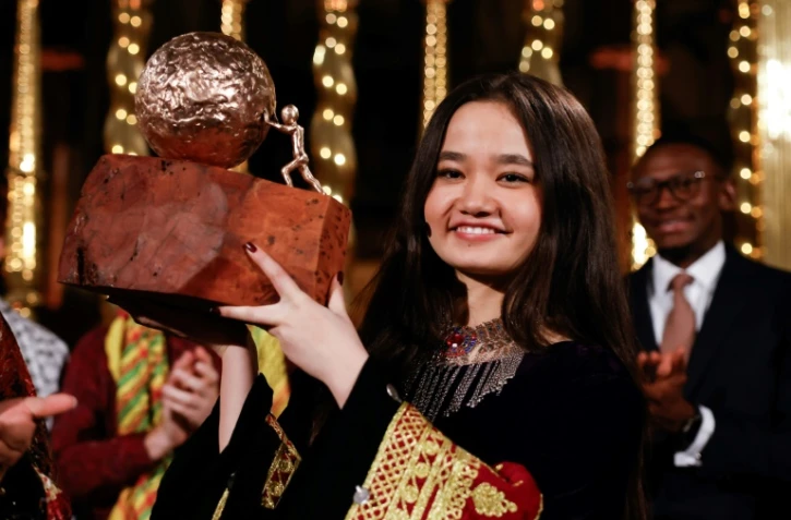 Nila Ibrahimi, 17 ans, a remporté le Prix international de la paix pour les enfants, à Amsterdam, le 19 novembre 2024