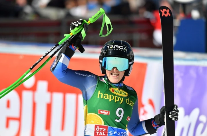 La Néo-Zélandaise Alice Robinson exulte dans l'aire d'arrivée après sa victoire au géant de Sölden en Autriche, le 26 octobre 2019