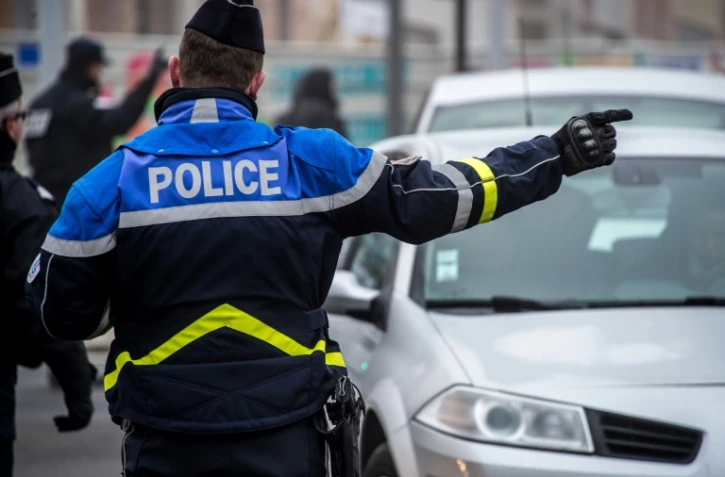 Un policier en charge de la circulation le 29 décembre 2016 à Beauvais