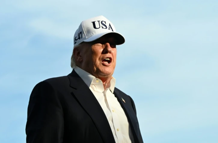 Le président américain Donald Trump parle à la presse à la Maison Blanche, à Washington, le 15 mai 2026