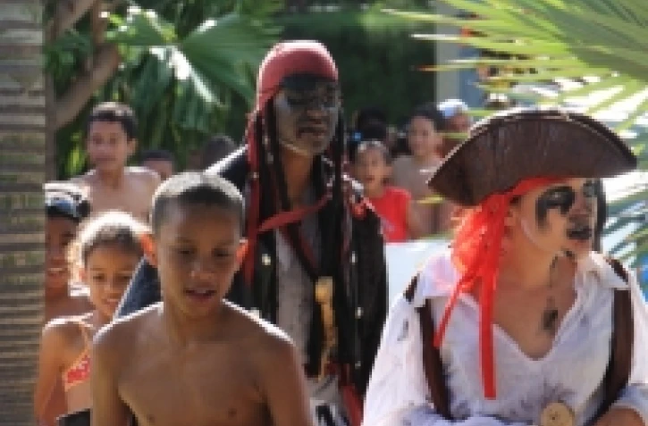 Les pirates sont à bord d'Akoatys pendant les vacances (photo: D.R)