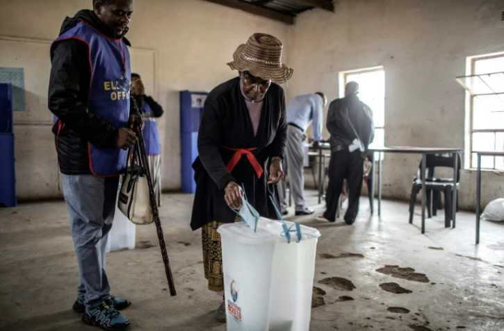 Une habitante du eSwatini vote le 21 septembre 2018 à Lobamba Lomdzala.
