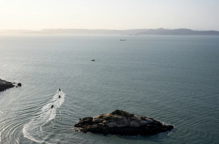 Des navires militaires taïwanais patrouillent devant l'île de Matsu, face à la province chinoise de Fujian, le 9 avril 2023