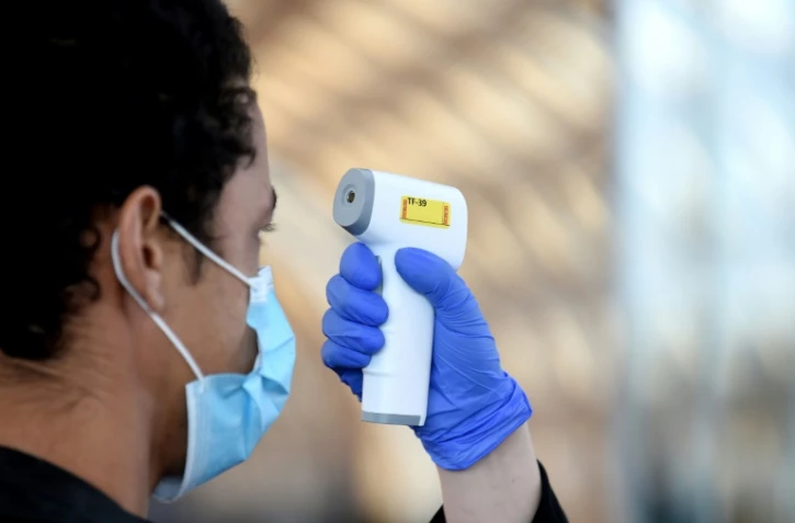 Contrôle sur les passagers à Roissy, le 12 mai 2020